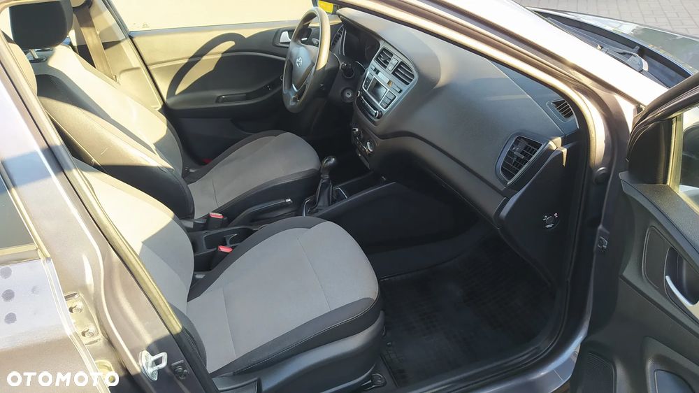 Hyundai i20 - 23
