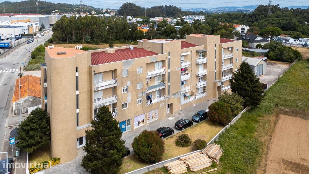 Apartamento T3 renovado em Pedroso, Vila Nova de Gaia - Grande imagem: 2/28