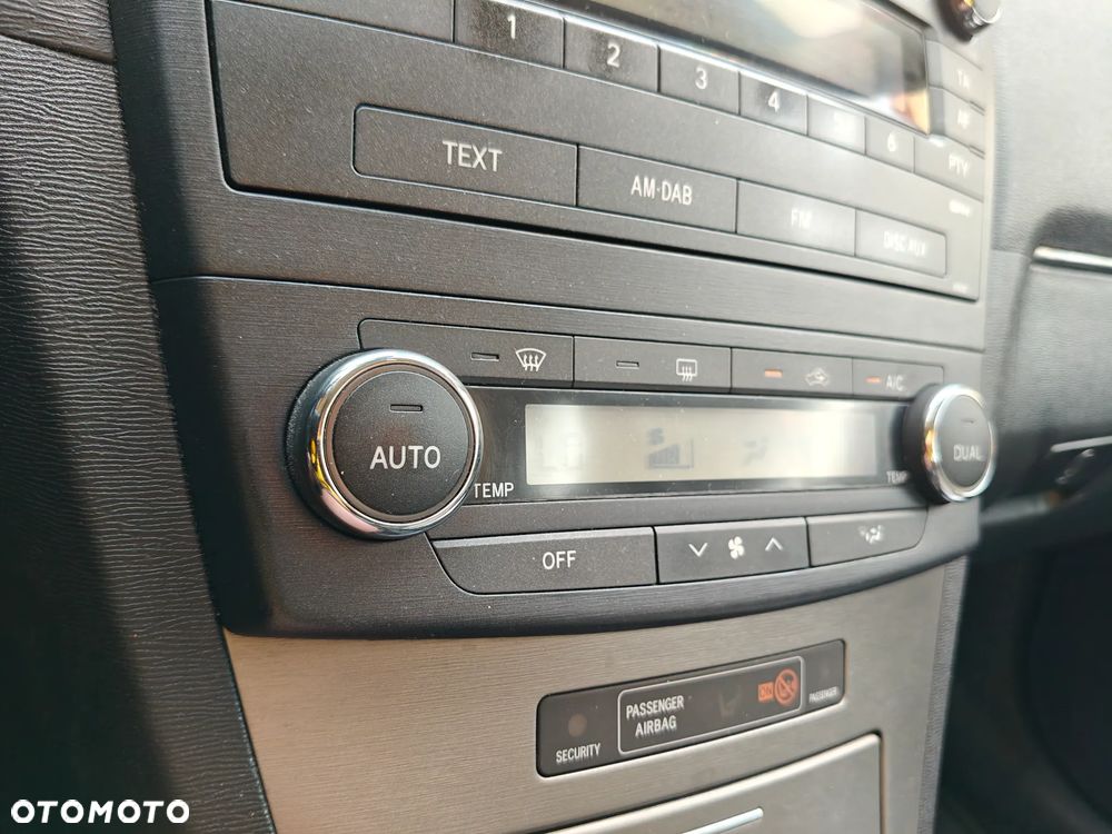 Toyota Avensis 2.0 D-4D Premium - 24