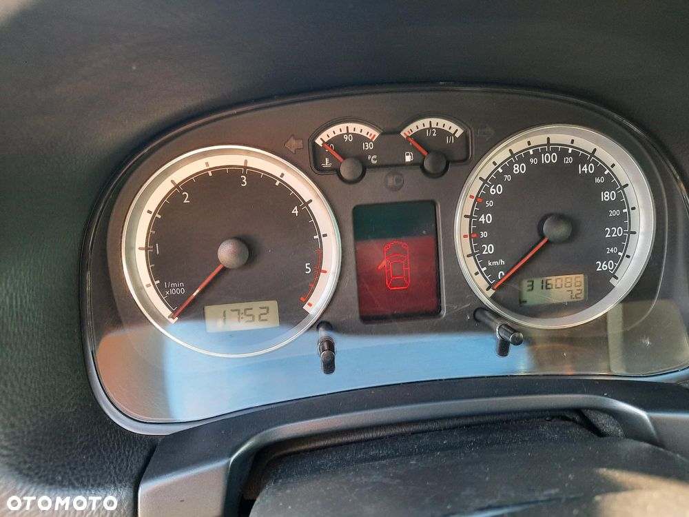 Volkswagen Golf 1.9 TDI Highline - 23