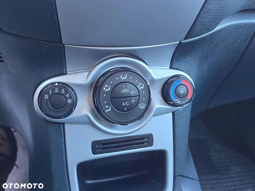 Ford Fiesta 1.25 Champions Edition - 29