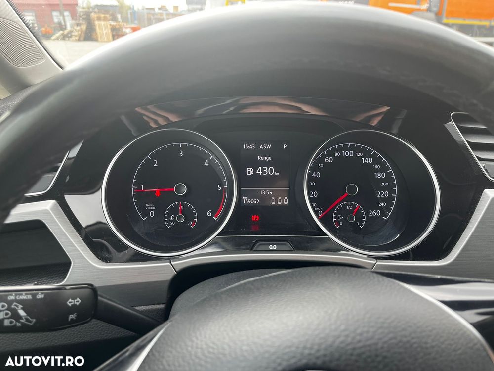 Volkswagen Touran 2.0 TDI SCR DSG Comfortline - 8