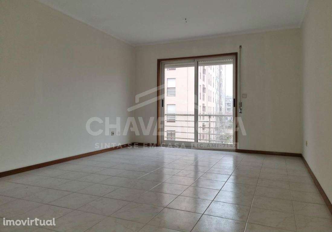 T2 c/ Varanda e Lugar de Garagem em Fânzeres - Grande imagem: 4/14