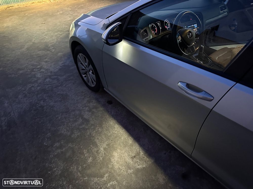 VW Golf 1.6 TDi Highline DSG - 17