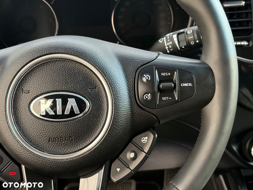 Kia Carens - 14