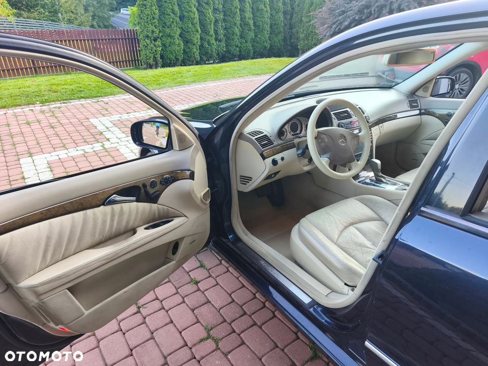 Mercedes-Benz Klasa E 320 4Matic Automatik Avantgarde - 26