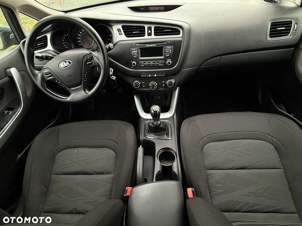 Kia Ceed 1.6 CRDi 128 Dream Team Edition - 17