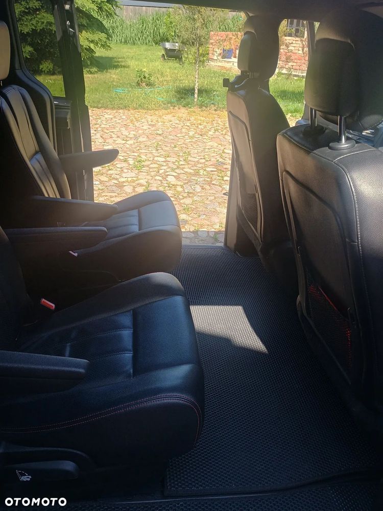 Dodge Grand Caravan - 7