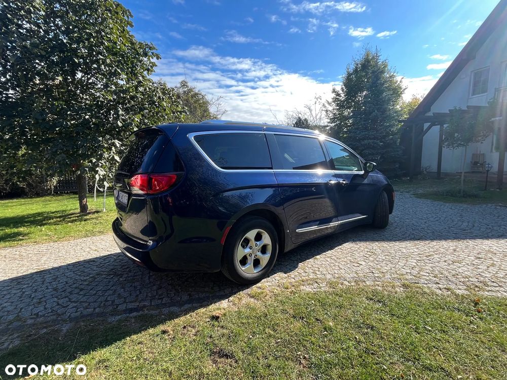 Chrysler Pacifica - 6