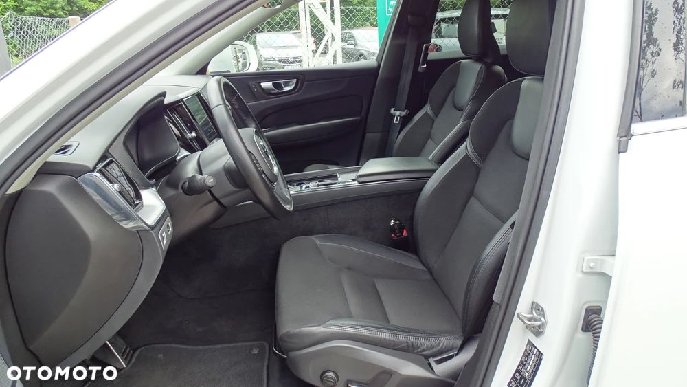 Volvo XC 60 T4 Momentum - 11