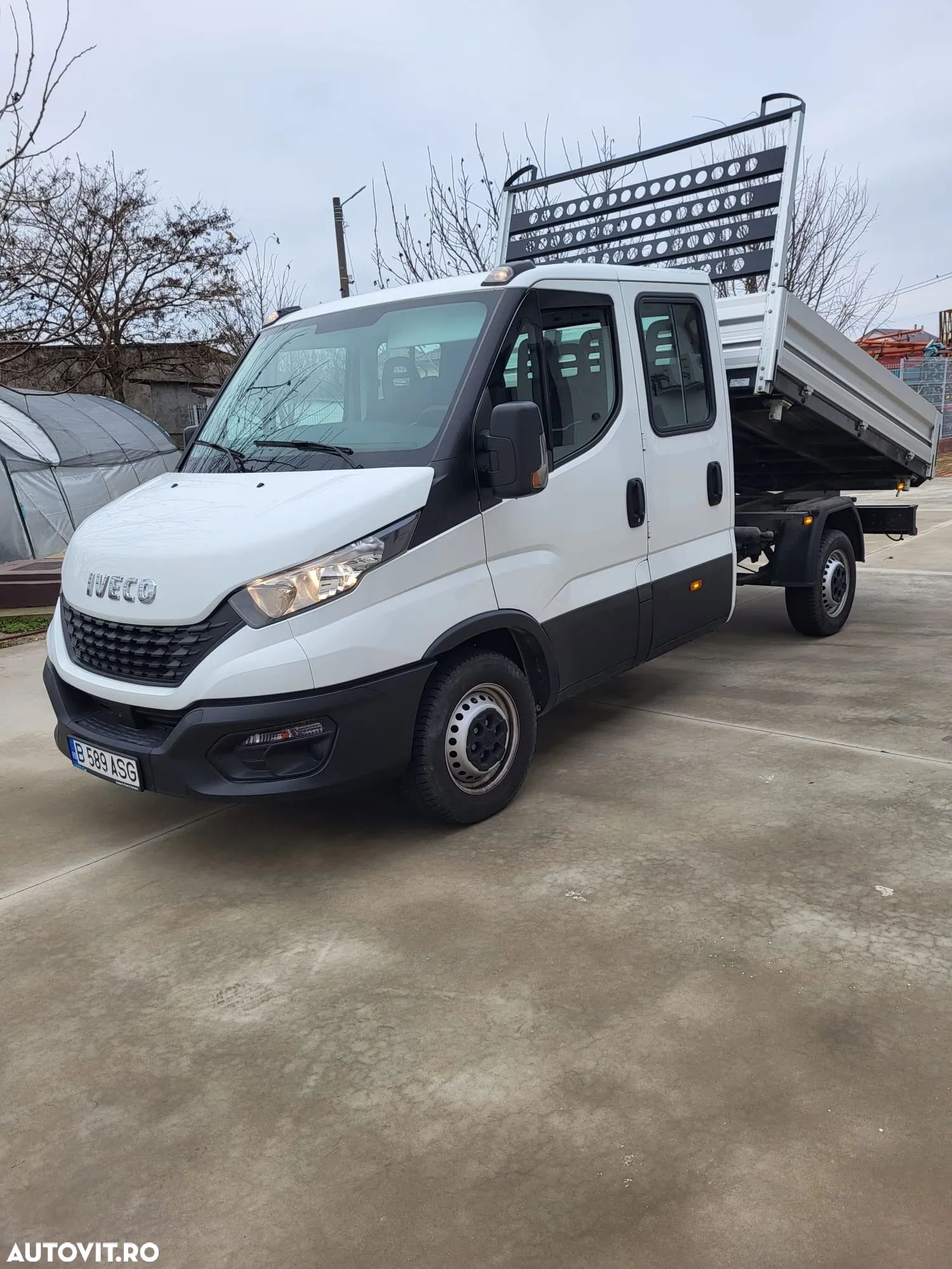 Iveco AUTOUTILITARA-BASCULANTA - 1