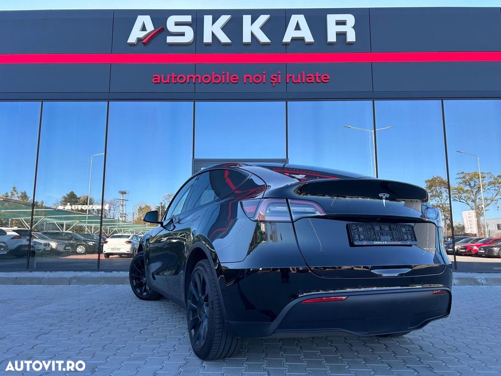 Tesla Model Y - 9