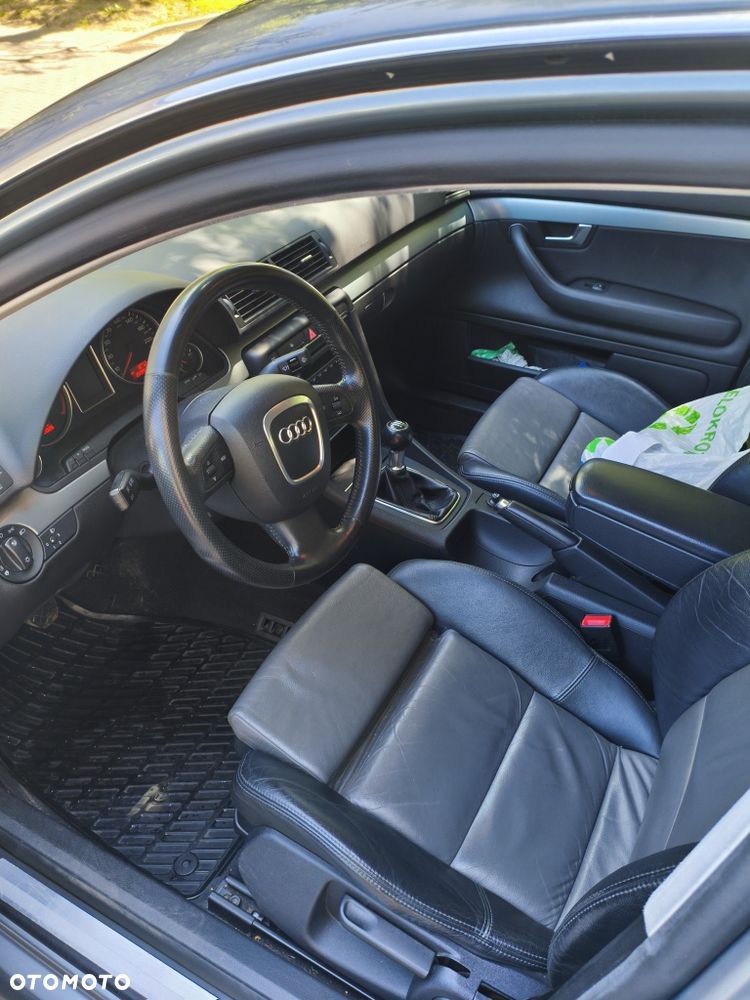 Audi A4 Limousine - 4
