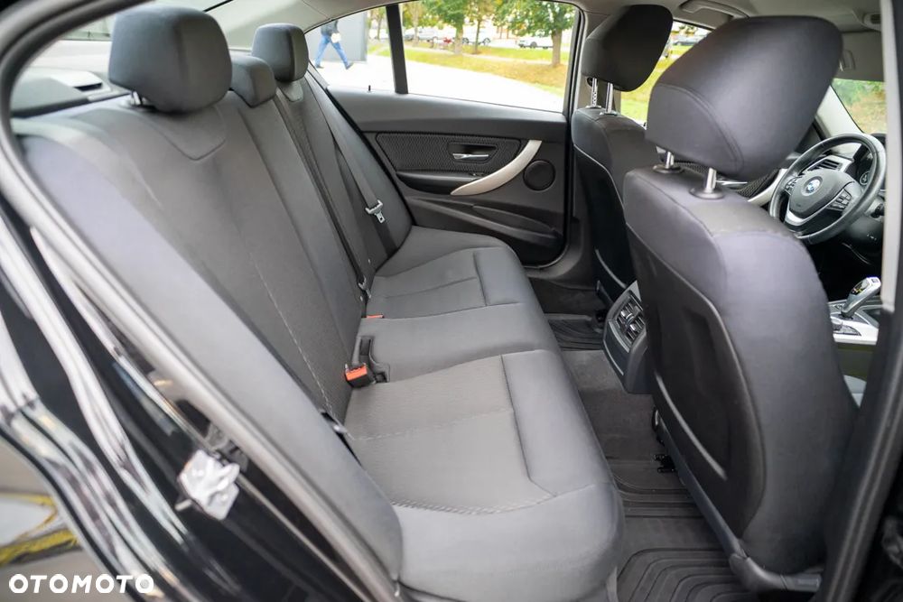 BMW Seria 3 - 36