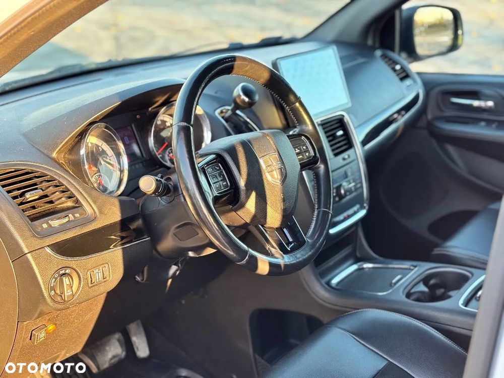 Dodge Grand Caravan - 11