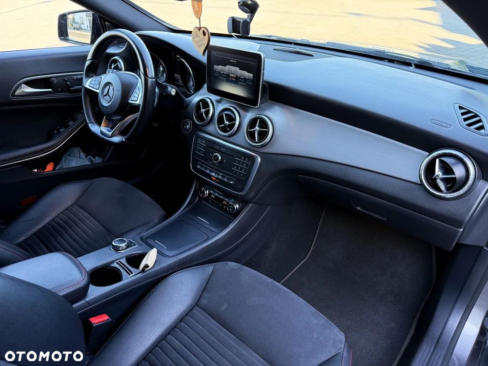 Mercedes-Benz CLA 250 7G-DCT AMG Line - 12