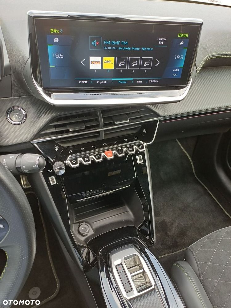 Peugeot 208 - 17