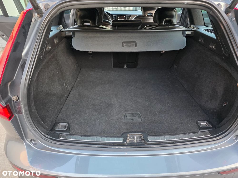 Volvo V60 D4 R-Design - 25