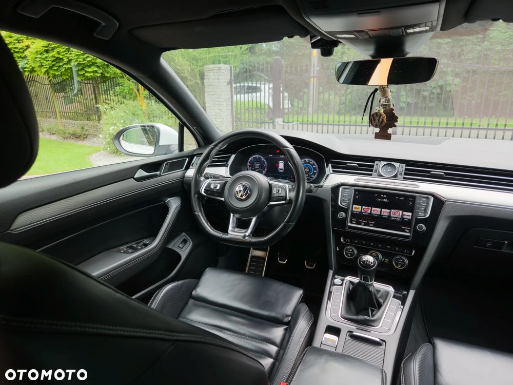 Volkswagen Passat - 13