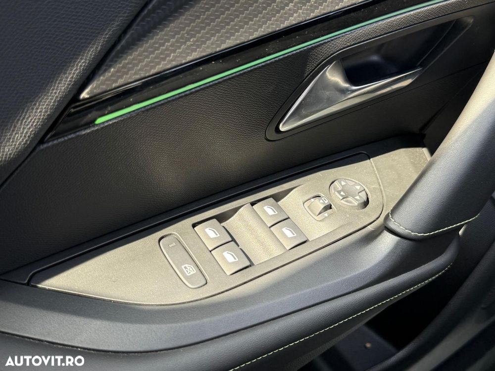 Peugeot 2008 PureTech 130 EAT8 GT Exclusive - 23