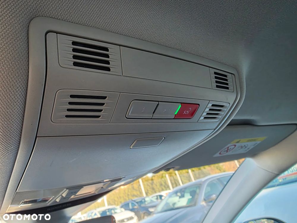 Volkswagen Passat - 36