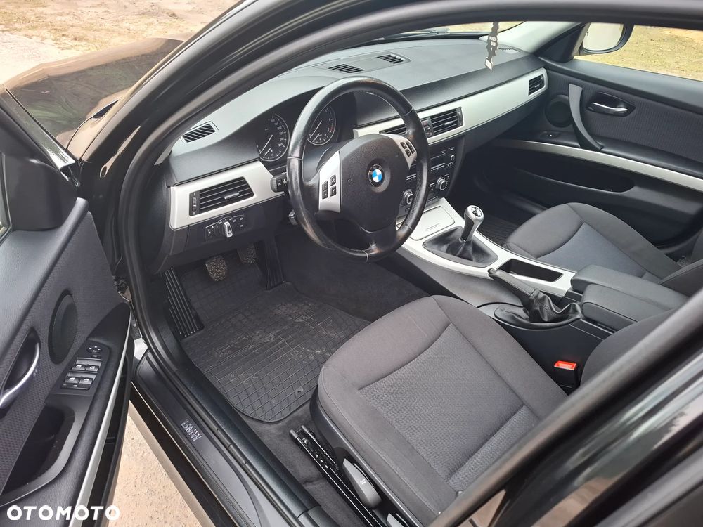 BMW Seria 3 318i - 12