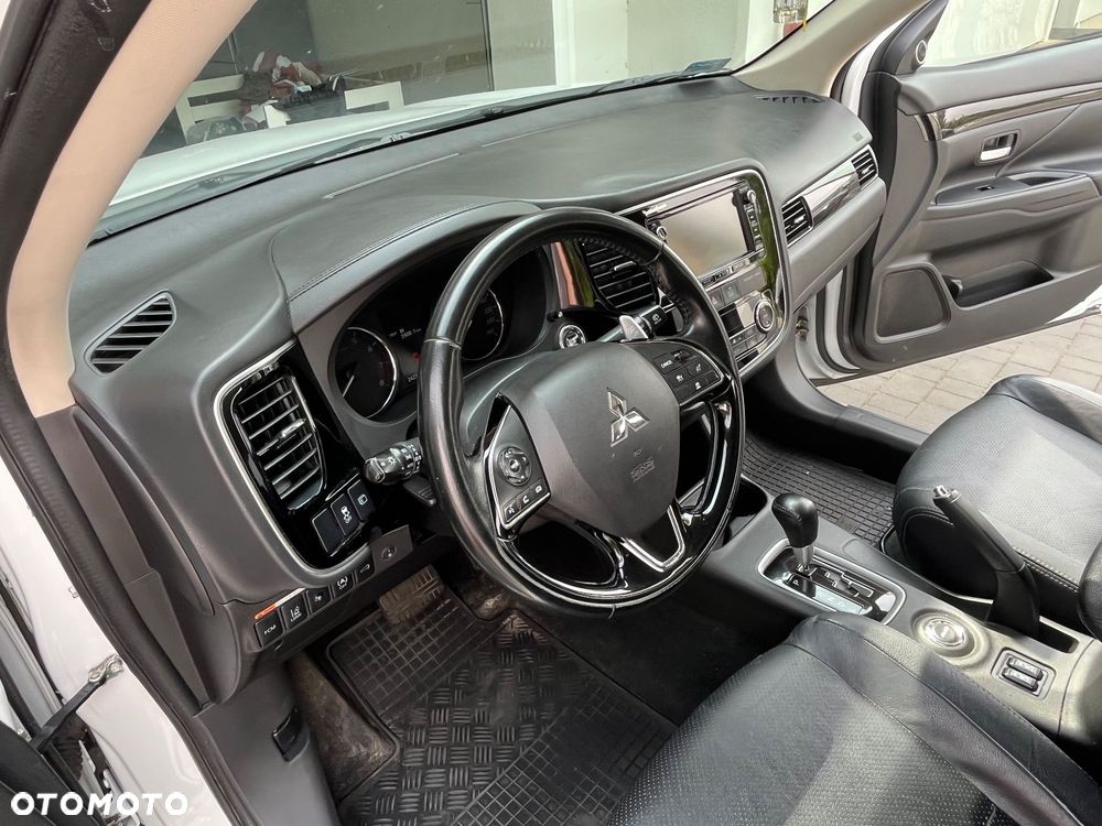 Mitsubishi Outlander 2.0 Instyle Navi 4WD CVT - 14
