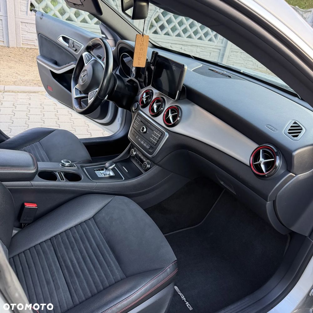 Mercedes-Benz CLA 45 AMG 4Matic 7G-DCT - 13
