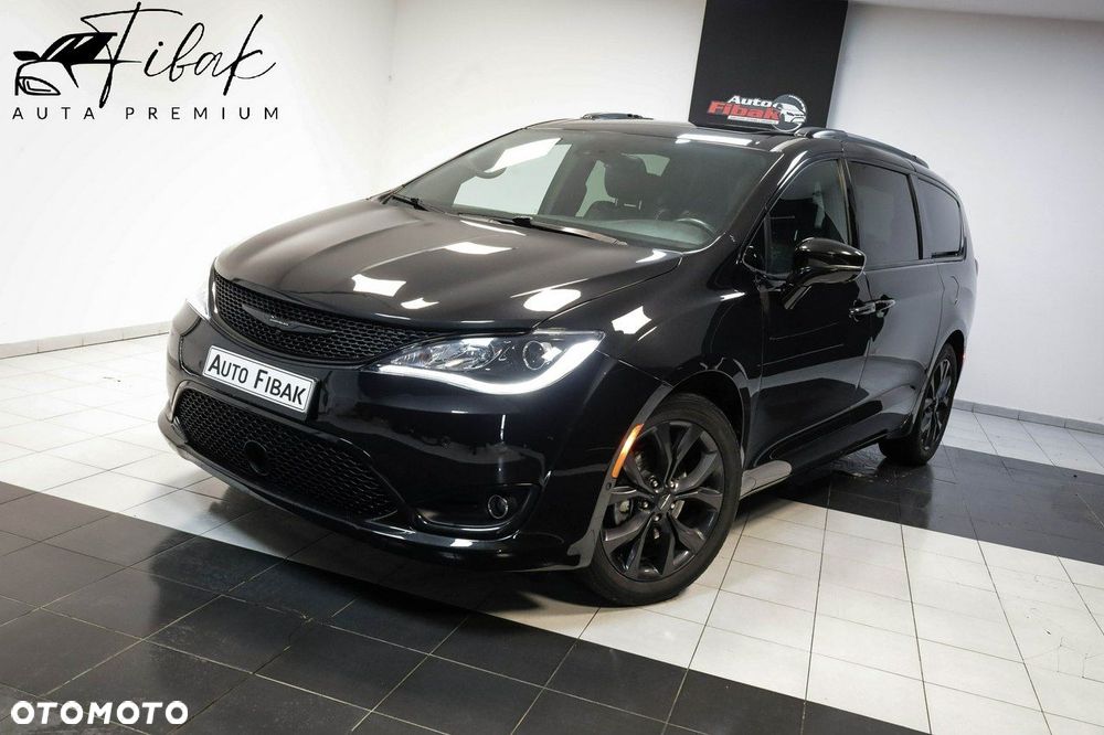 Chrysler Pacifica - 1