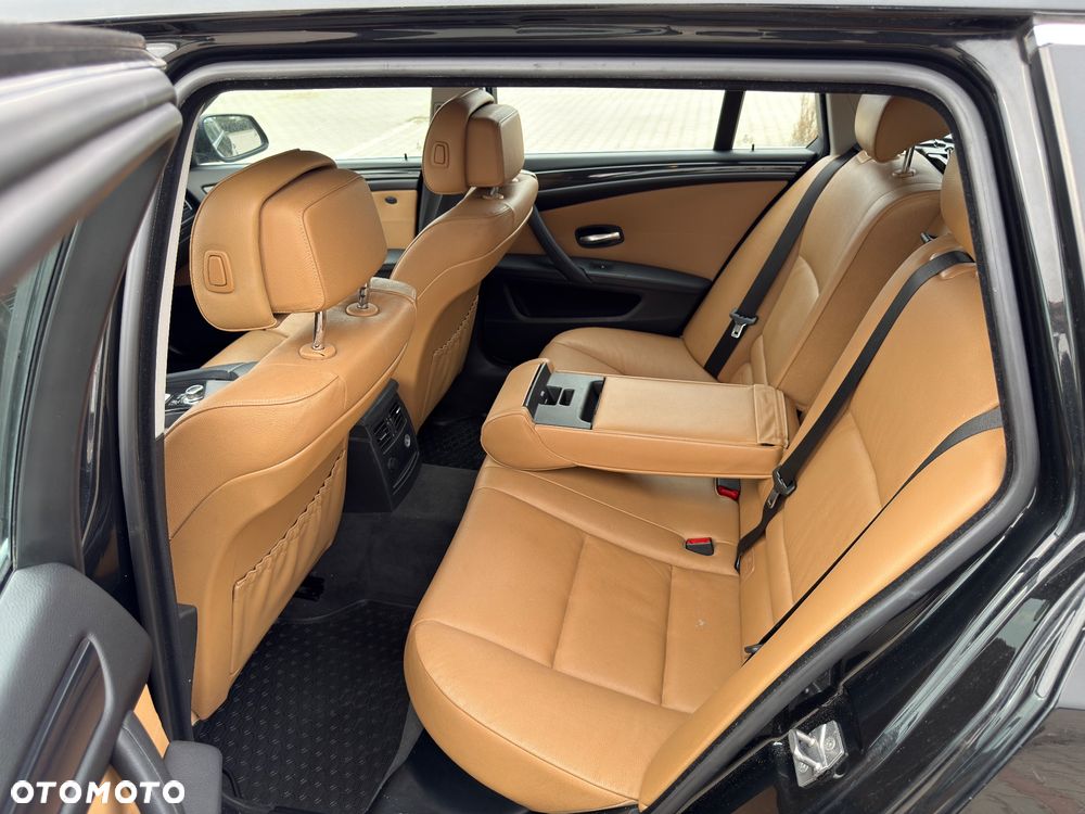 BMW Seria 5 525d xDrive - 10