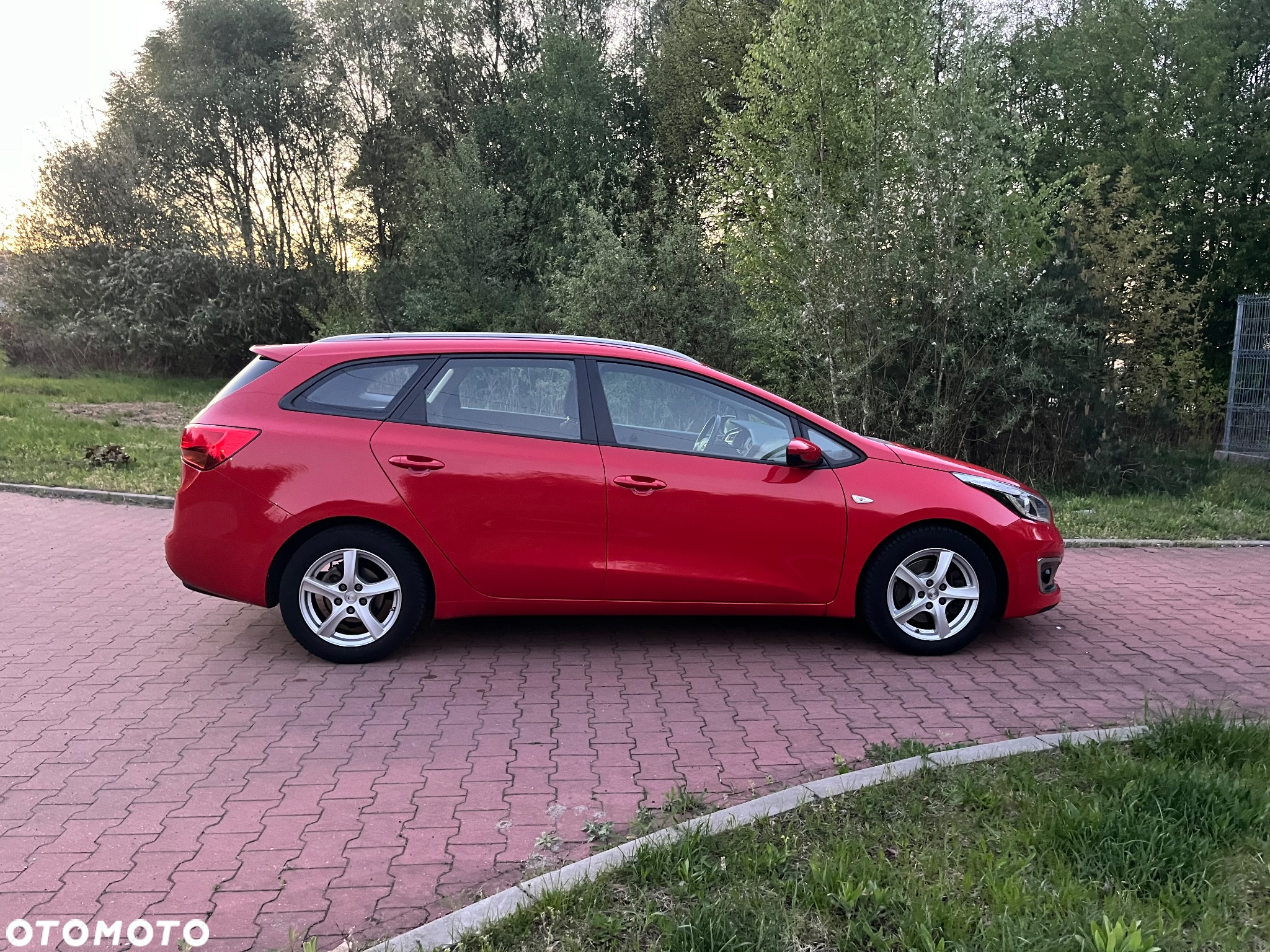 Kia Ceed 1.6 GDI SW Dream Team Edition - 9