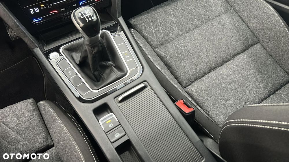 Volkswagen Passat 1.5 TSI EVO Business - 19