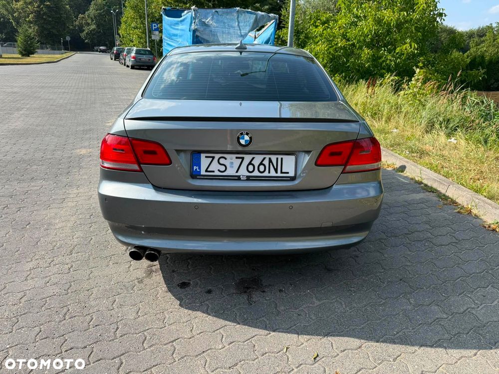 BMW Seria 3 325i - 4