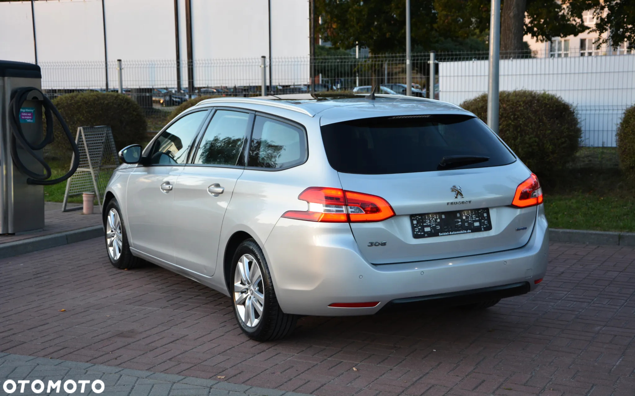 Peugeot 308 BlueHDi FAP 120 EAT6 Stop & Start Allure - 4