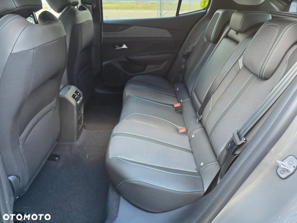 Peugeot 408 1.2 PureTech mHEV Business S&S e-DSC6 - 14