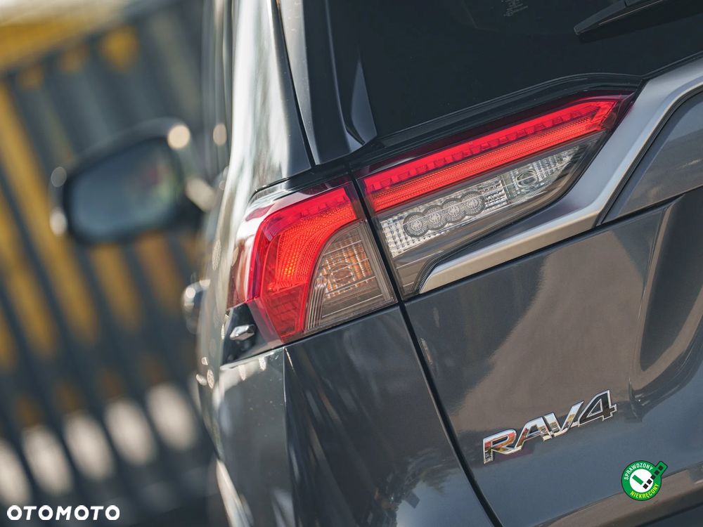 Toyota RAV4 - 11