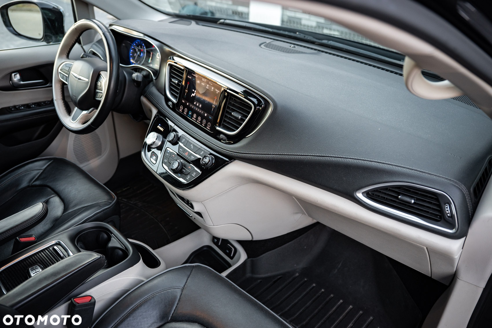 Chrysler Pacifica - 19
