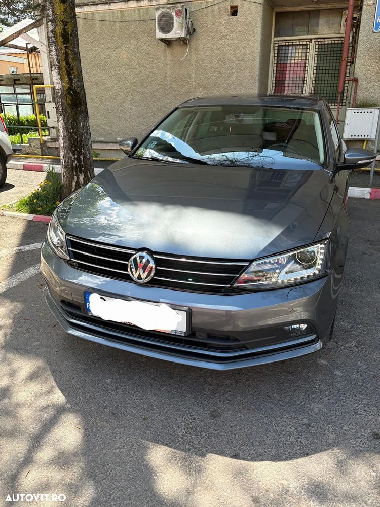 Volkswagen Jetta - 1