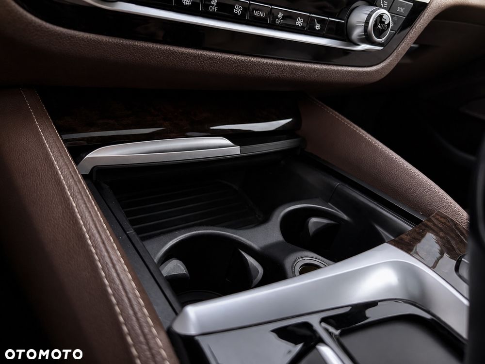BMW Seria 5 540i M Sport sport - 31