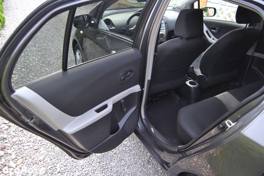 Toyota Yaris 1.33 VVT-i Executive - 32