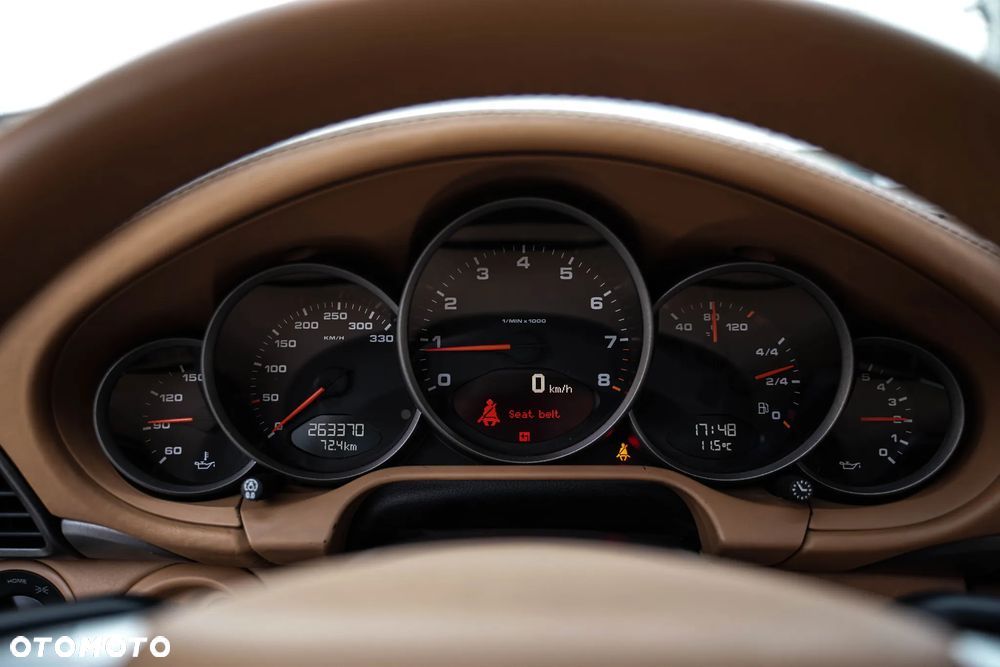 Porsche 911 Carrera - 24