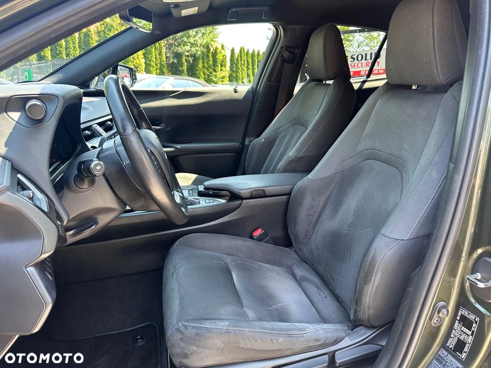 Lexus UX 250h Business Edition - 19