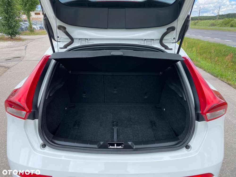Volvo V40 D2 R Design - 13