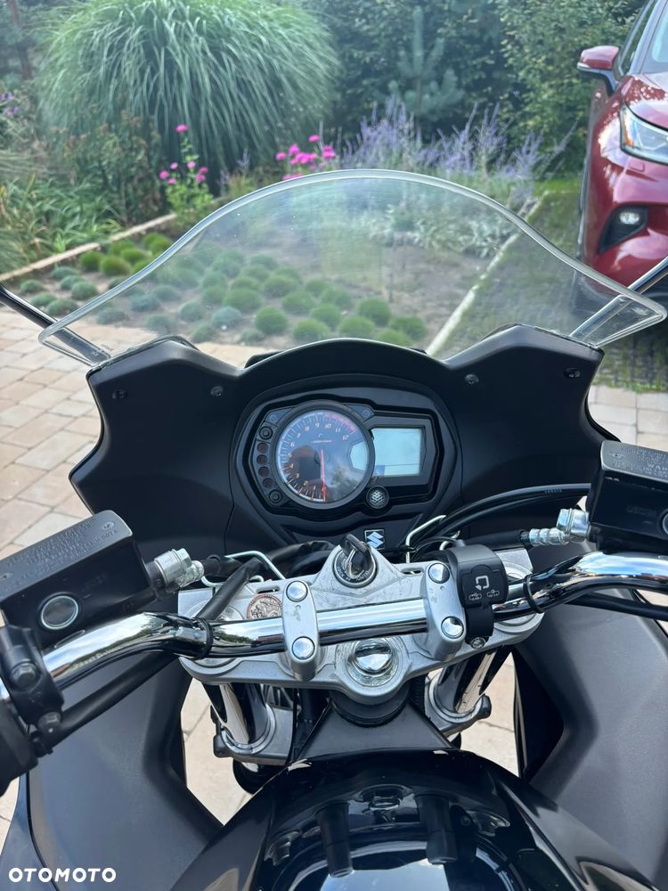 Suzuki GSX - 19