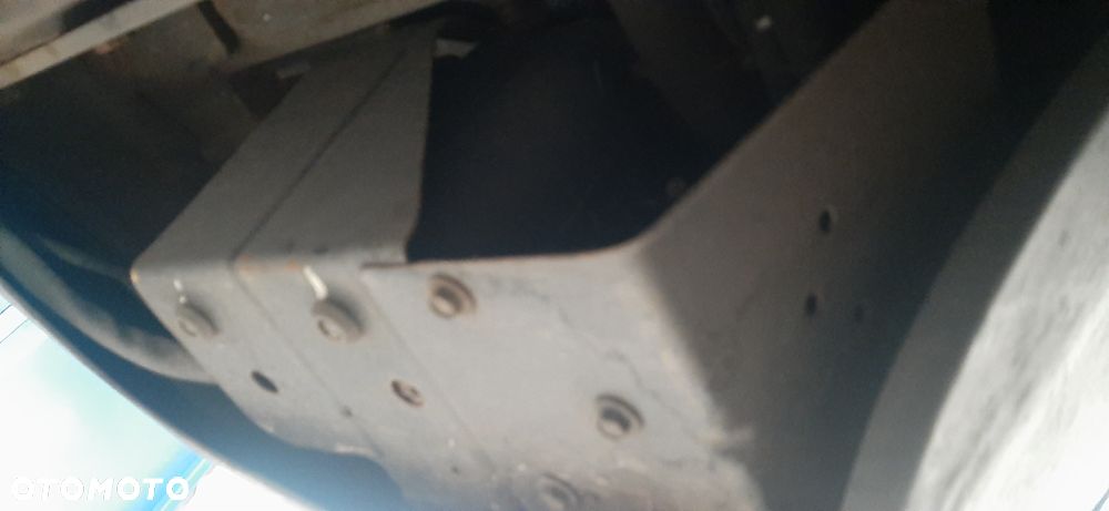 Jeep Grand Cherokee - 38