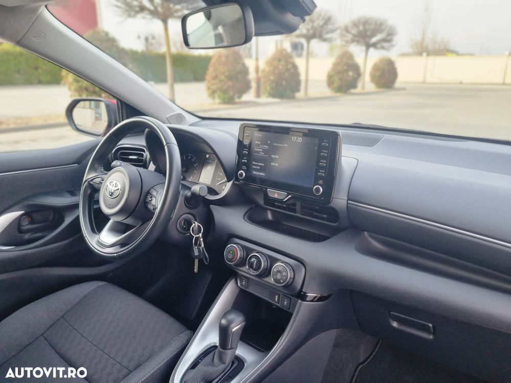 Toyota Yaris 1.5 L CVT Dynamic - 13