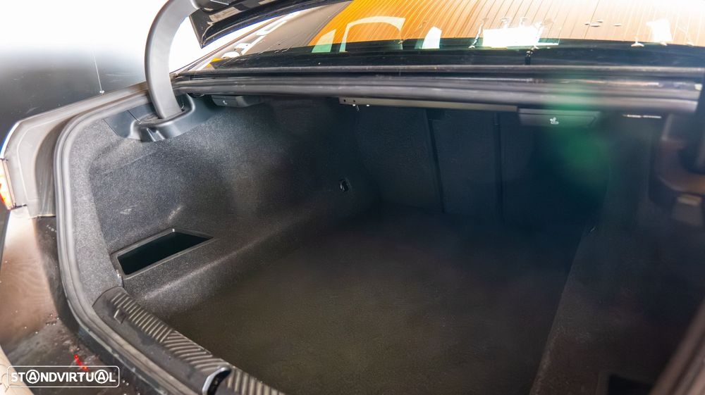 BMW 520 d Pack Desportivo M - 9