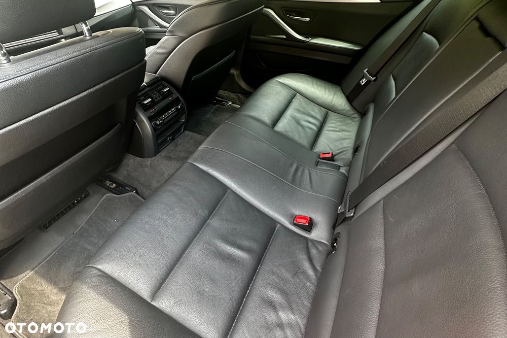 BMW Seria 5 M550d xDrive Sport-Aut - 11