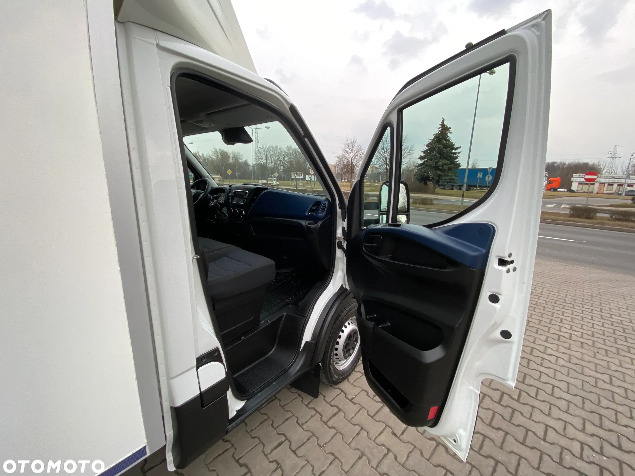 Iveco DAILY 35-160 HI-MATIC KONTENER 8 EUROPALET WINDA ZEPRO - 34