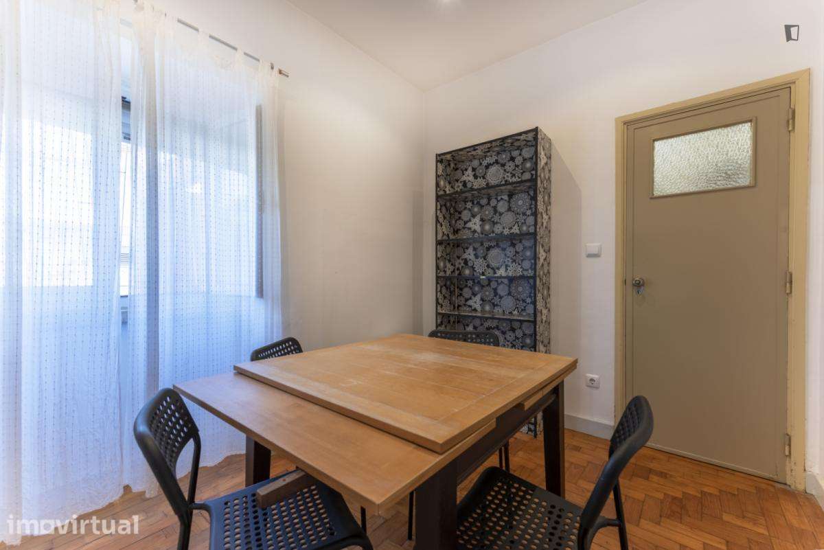 Quarto - localizado em Montes Claros Coimbra - Grande imagem: 4/9